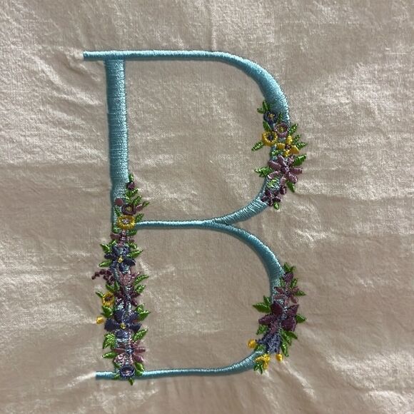 Embroidered DG Collections 100% Cotton 27"x27" Flour “B” Monogram Towel - Picture 4 of 7